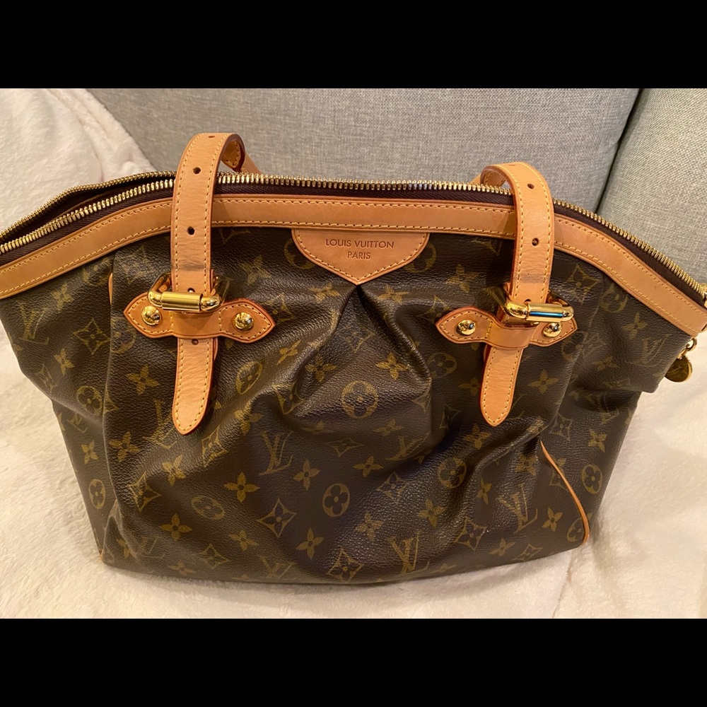 LV brown monogram tivoli purse. Dust cover included. Non smoking, non pet home.